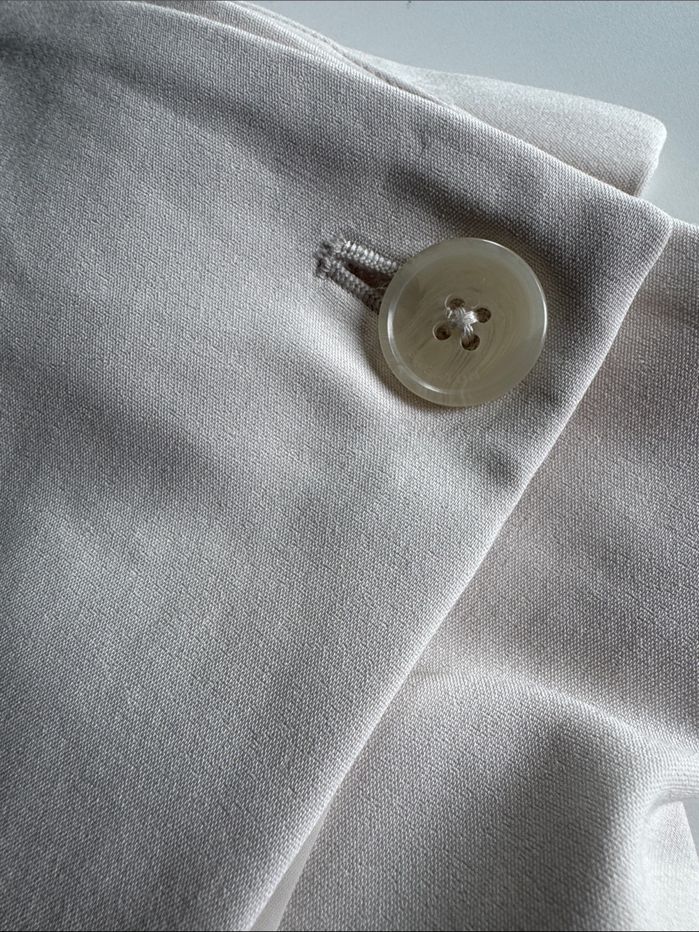 Aritzia Babaton Madden Wrap Skirt in Bone Off White Size 8 Preppy Academia EUC - Picture 12 of 12